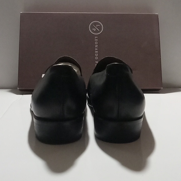 Women's classic handmade black leather loafers with black tassels. - Picture 3 of 8